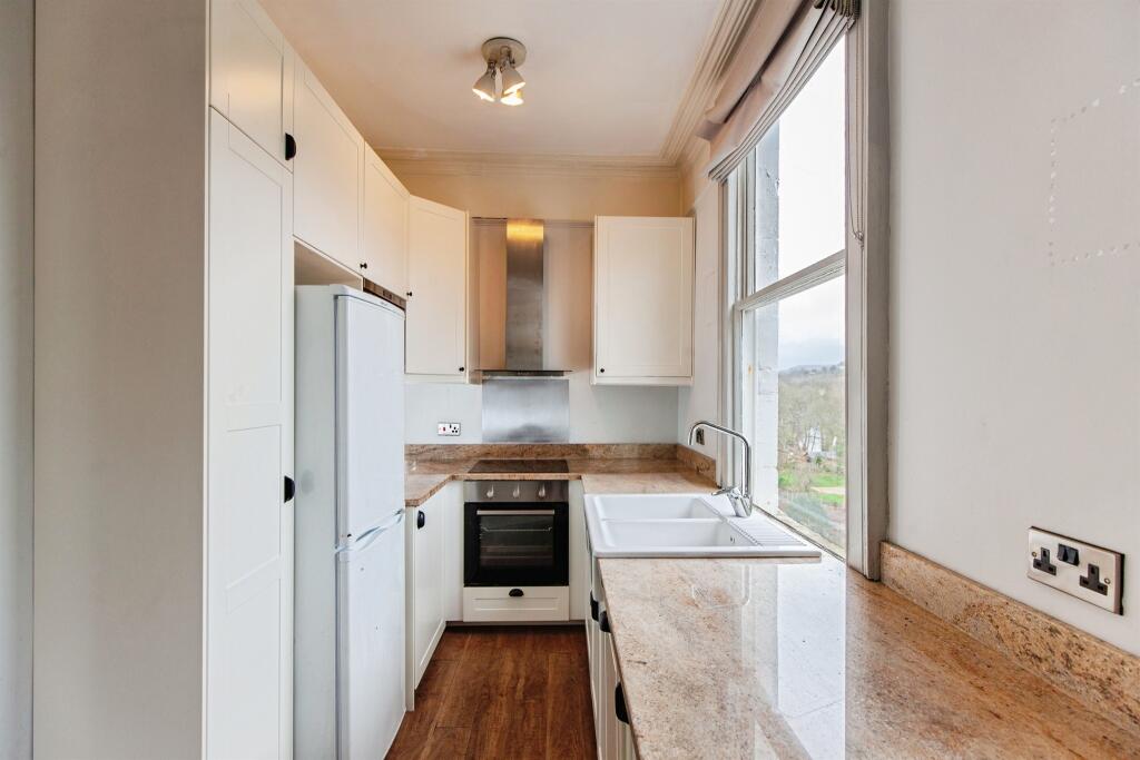 Apartment in Bath, Walcot - View 3