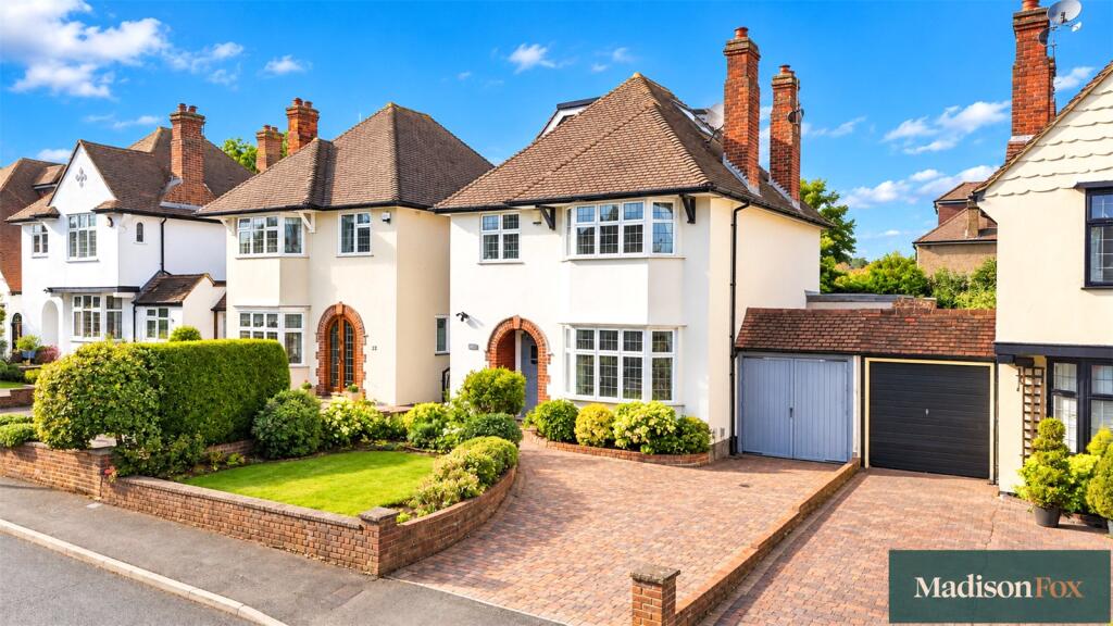 Main image of property: Hilltop Close, Loughton, Essex, IG10