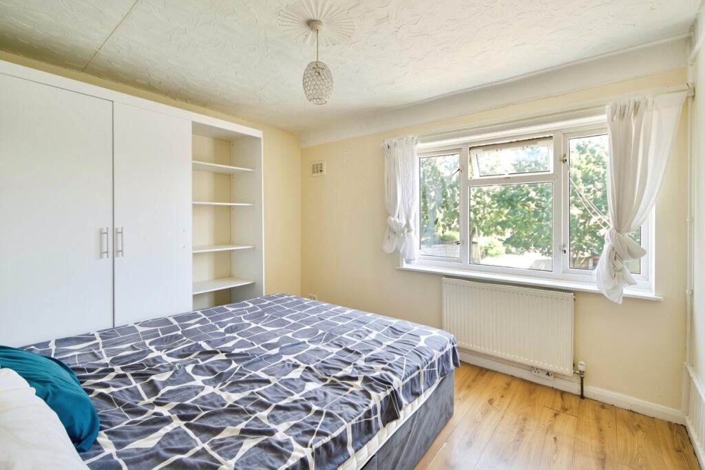 House in London - View 2