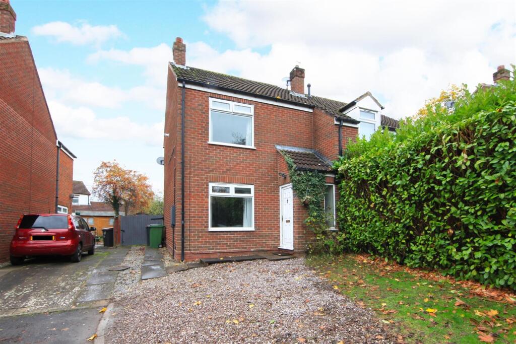 2-bed detached on Hopkins Heath, Shawbirch, £200,000
