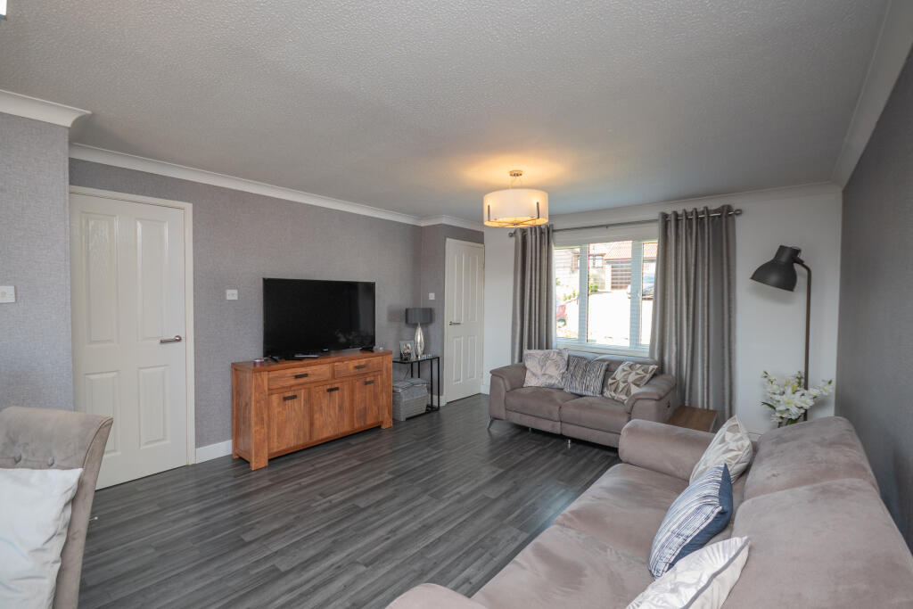 8 Hayston Road, Carrickstone, Cumbernauld, North Lanarkshire photo 4