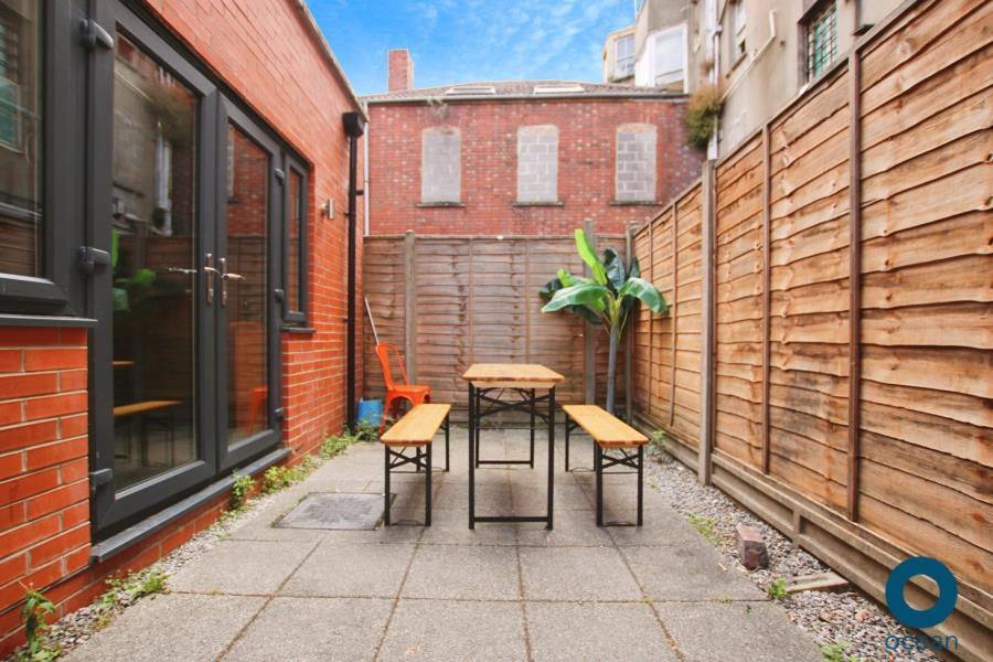 5 bedroom town house for rent