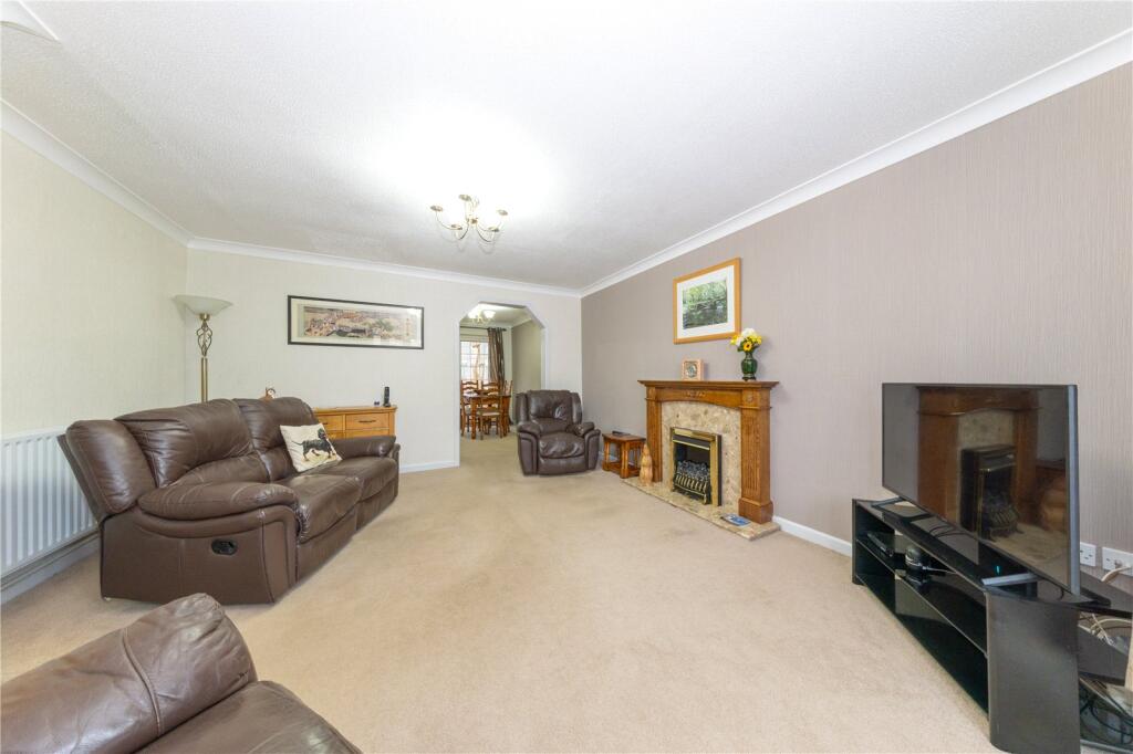Housman Close, Newport Pagnell, Buckinghamshire, MK16 photo 3