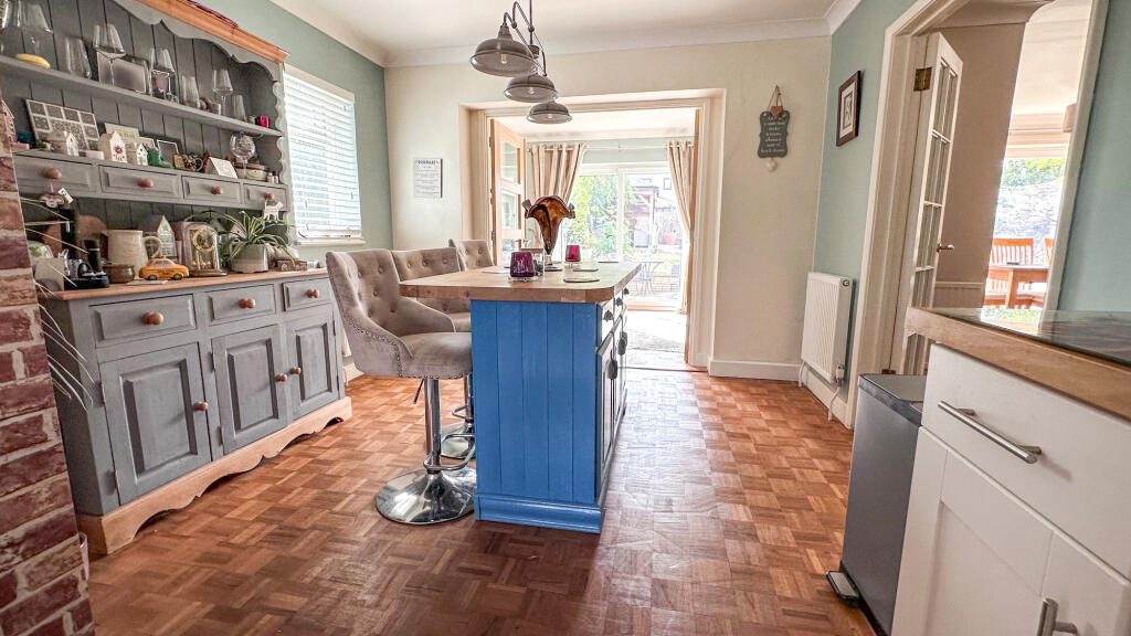 House in Highworth, Swindon - View 5