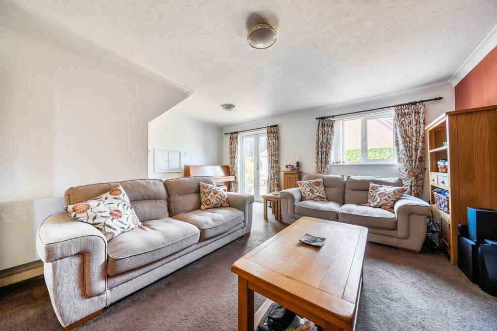 Addison Gardens, Odiham, RG29 photo 4