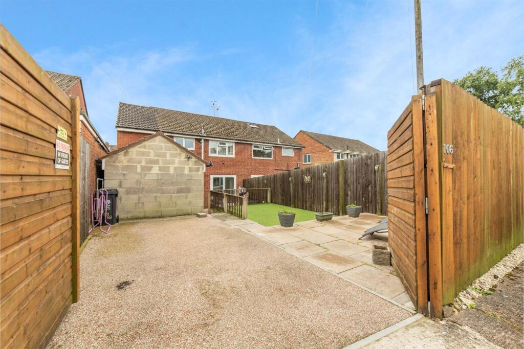 3-bed semi-detached on Pilton Vale, Malpas, Newport, £260,000