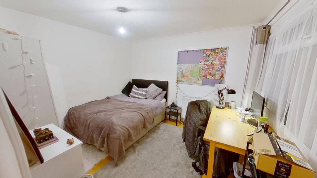 Main image of property: Guildford Park Avenue, Guildford, GU2 7NJ