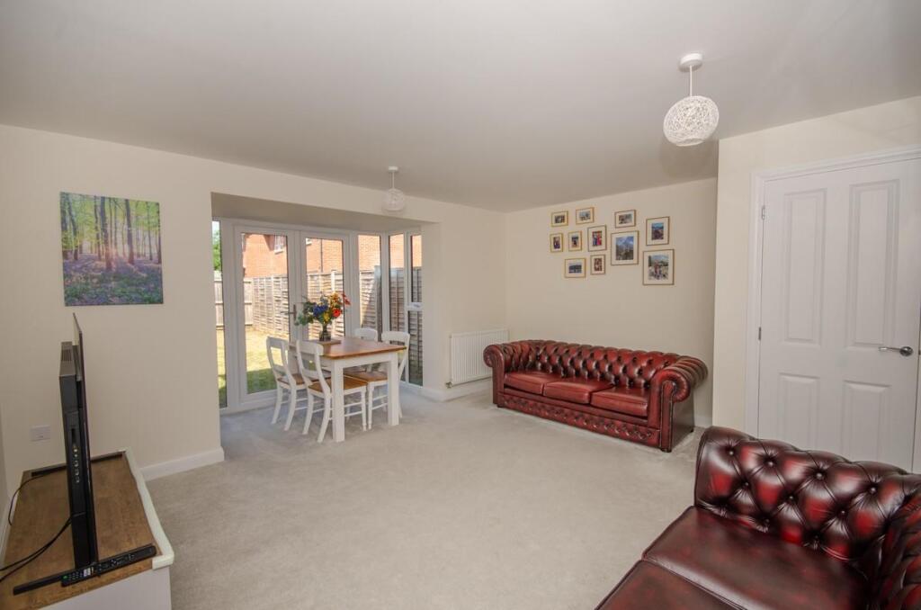 Rowdell Avenue, Coalpit Heath, Bristol, BS36 2TP photo 2