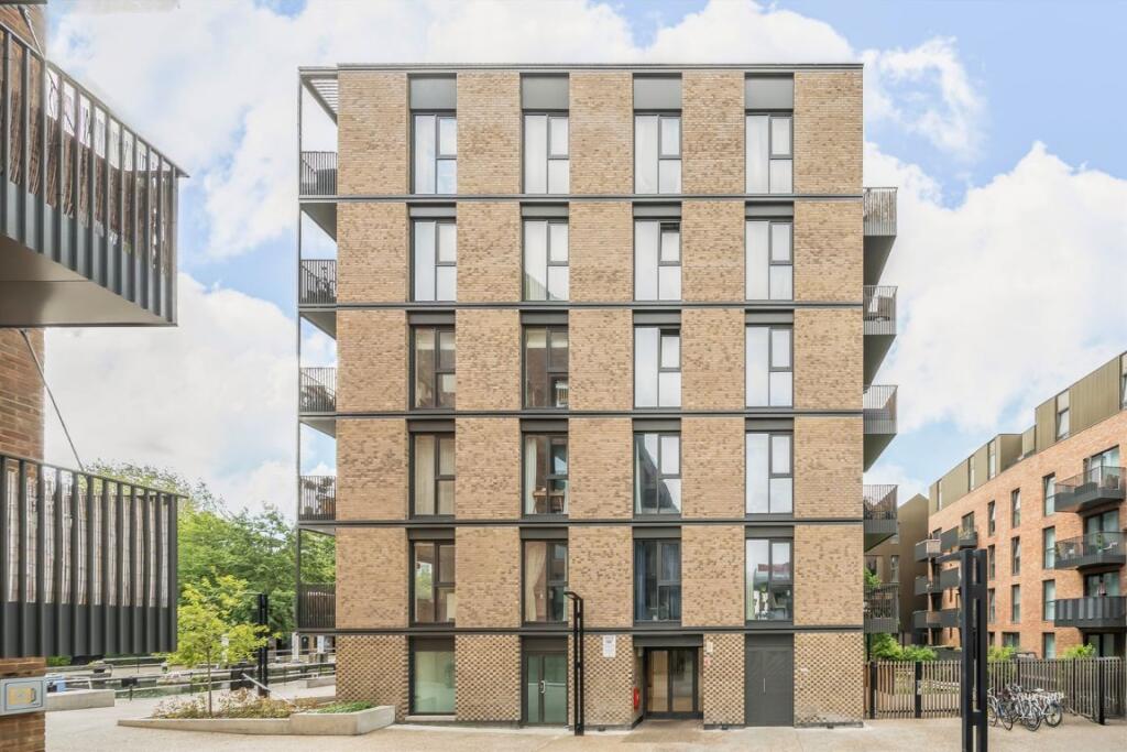 Main image of property: Navigators Walk, Regents Canal