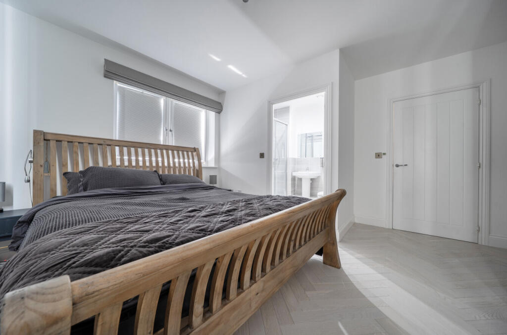 Apartment in Reading, Southcote - More