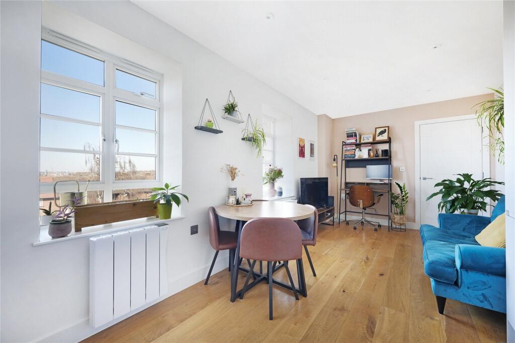Apartment in London, Leytonstone - View 6