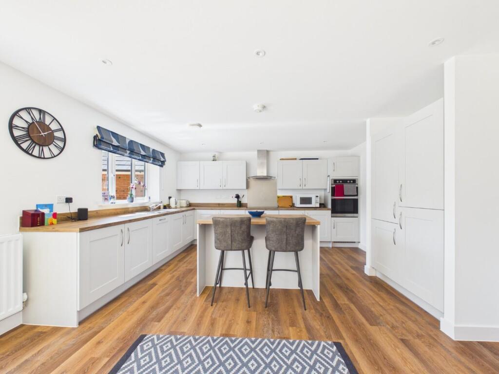 House in Gloucester - View 5