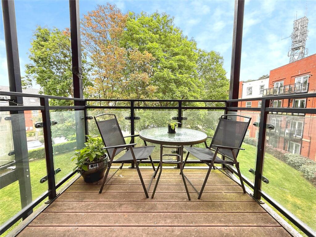 Apartment in Crowthorne, Bracknell Forest - View 2