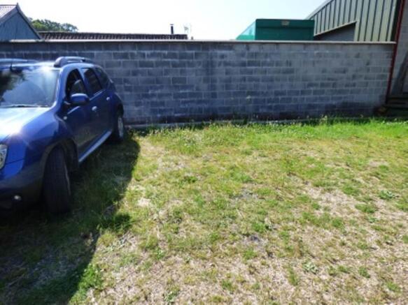 COMMUNAL PARKING