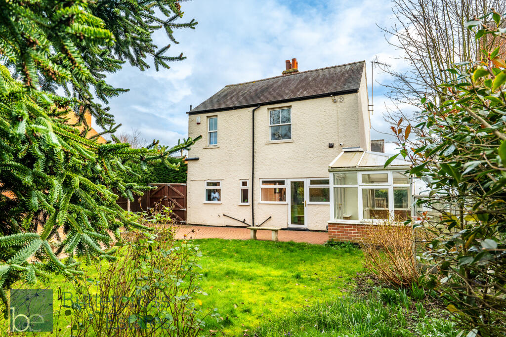 Main image of property: Lime Grove, Newark, NG24 4AH