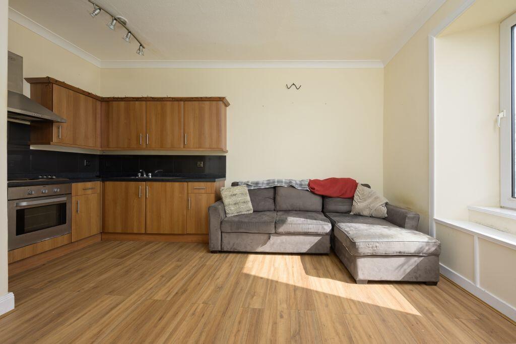 Apartment in Dunfermline, Fife - View 5