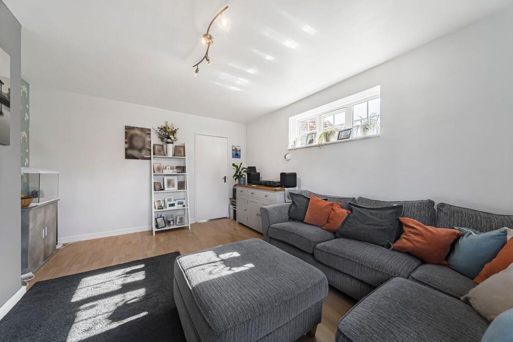 Apartment in Twickenham - View 3