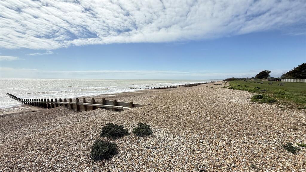 Apartment in Arun, Rustington - View 3