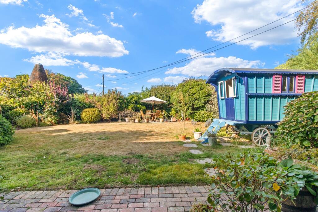 House in Uckfield, Hadlow Down - More