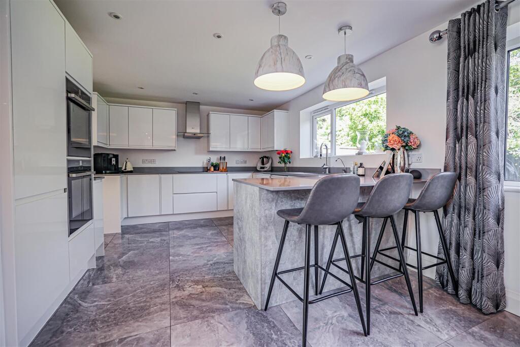House in Dacorum, Leverstock Green - View 5
