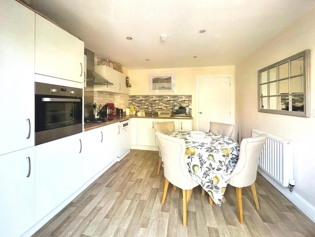 House in Chichester, Southbourne - More