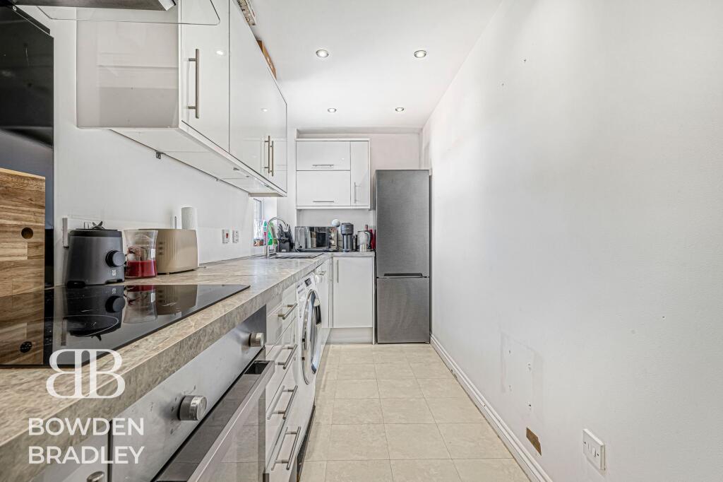 Apartment in London, Hainault - View 5