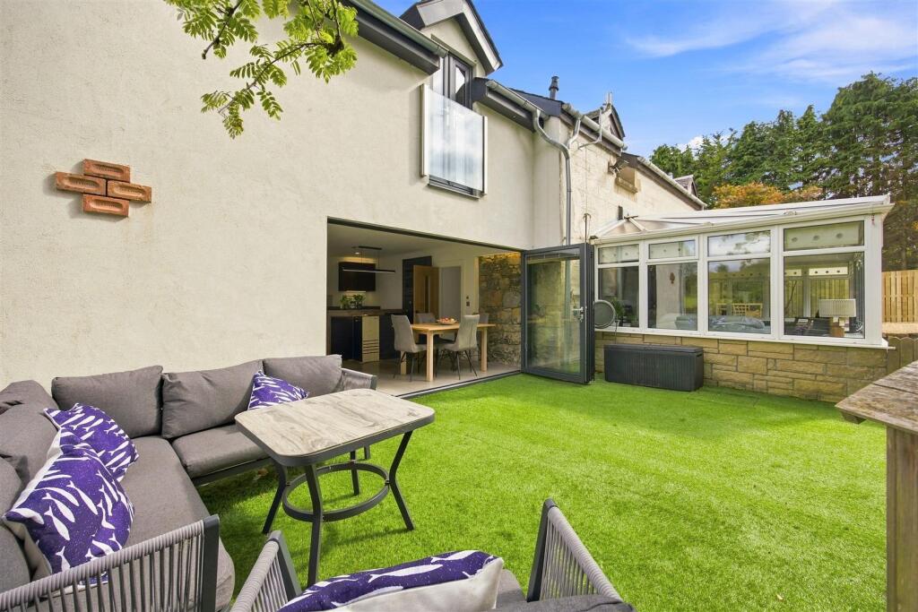 House in Stepps, North Lanarkshire - More