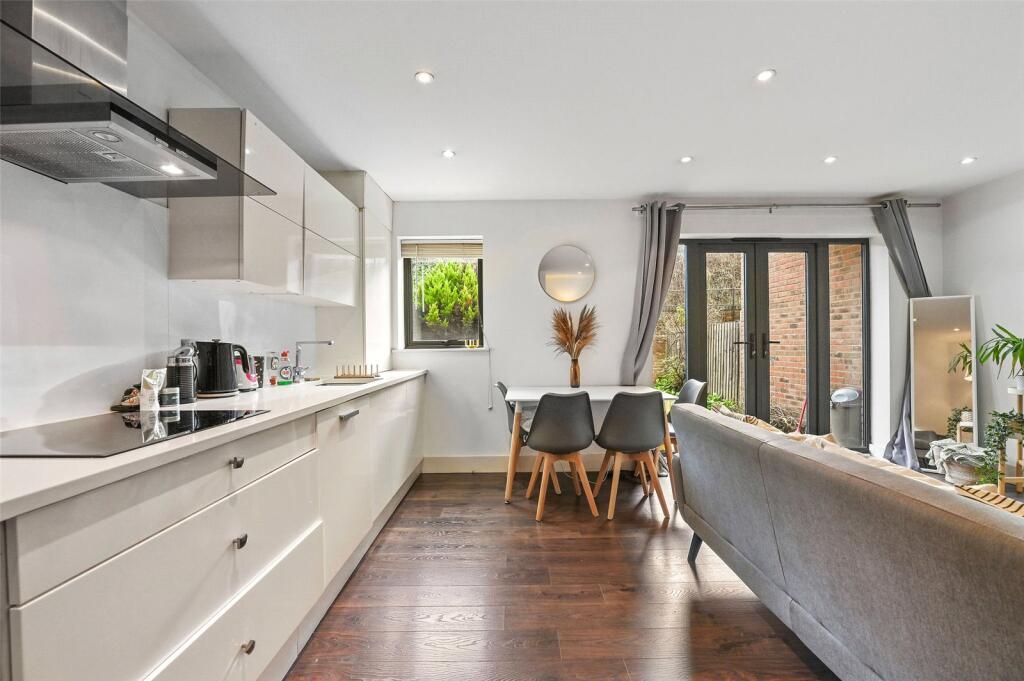 Apartment in London - View 5