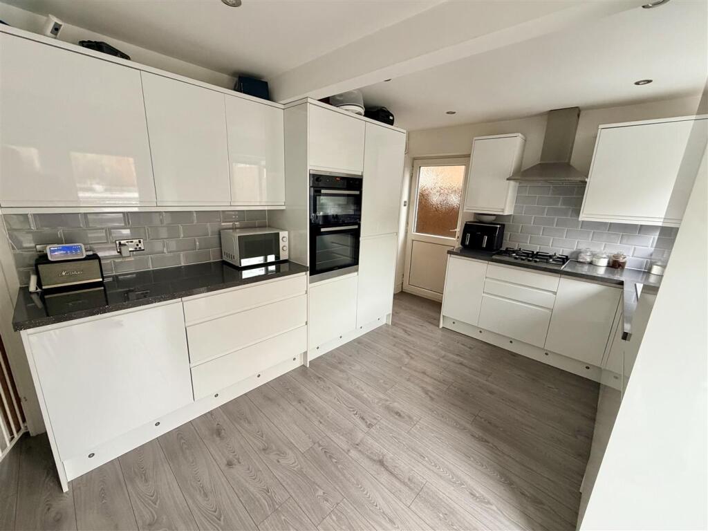 House in Nuneaton and Bedworth, Warwickshire - View 5