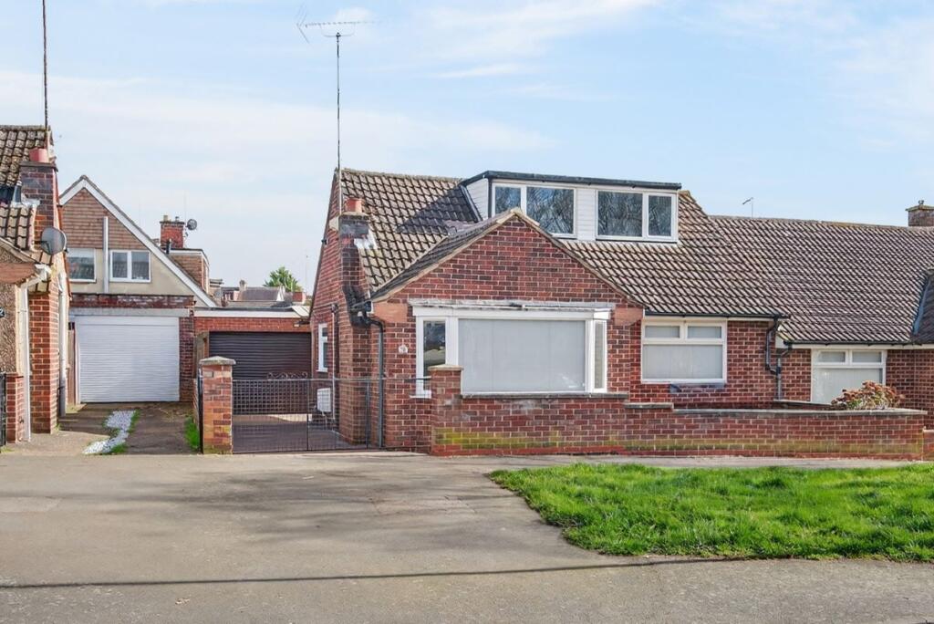 Main image of property: 50 Greenview Drive, Northampton, Northamptonshire, NN2 7LJ