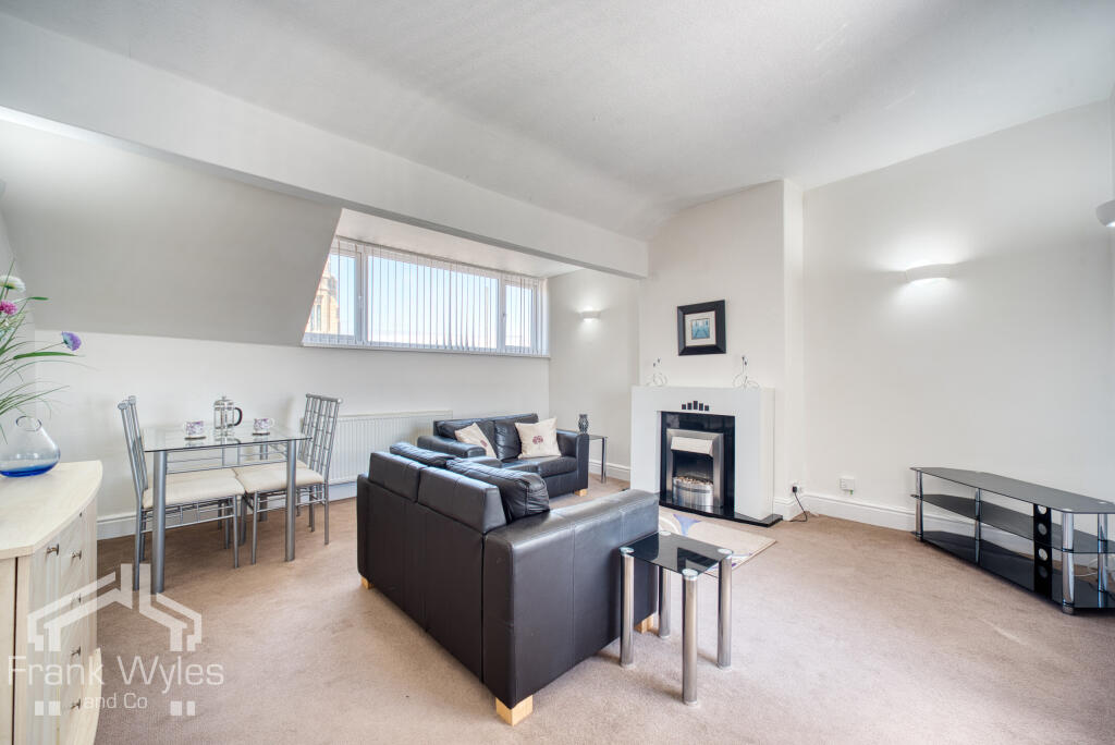 Flat 3, 26 St Thomas Road, Lytham St Annes, Lancashire photo 2