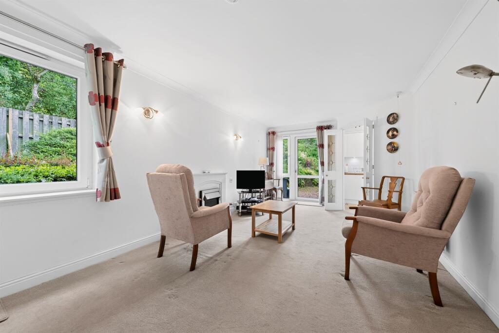 Apartment in Clarkston, Slamanshill, Stamperland - View 4