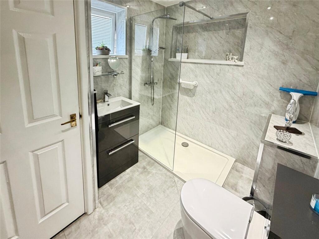 House in Doncaster, Armthorpe - View 5