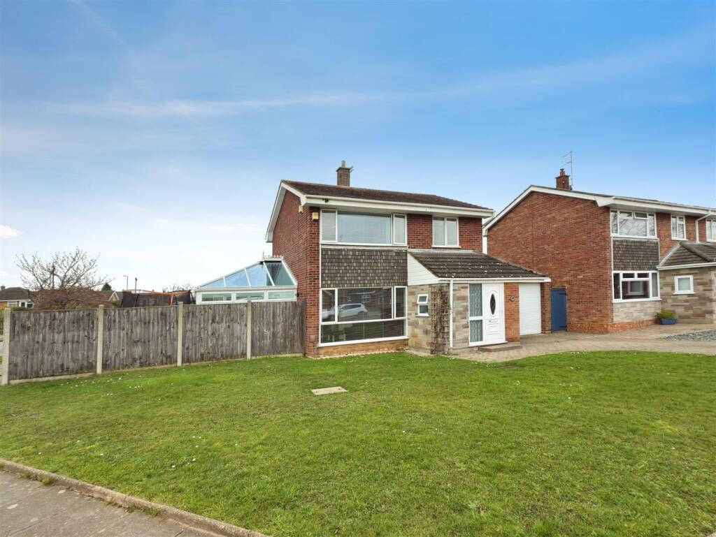 Main image of property: Orwell Drive, Oulton Broad, Lowestoft, Suffolk, NR32