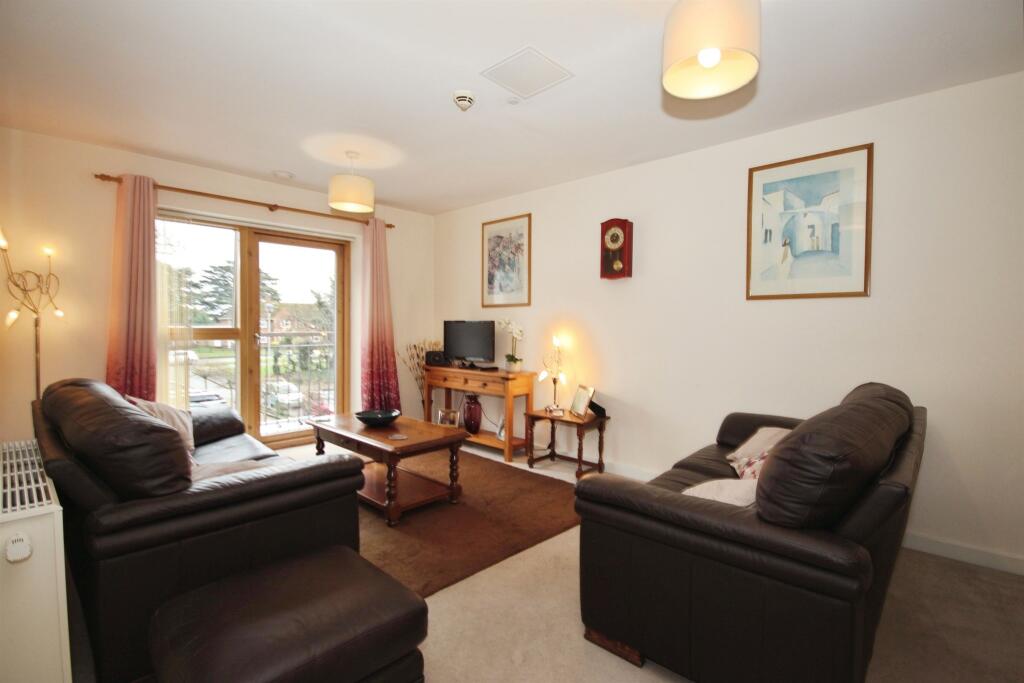 Apartment in Warwick, Royal Leamington Spa - View 4