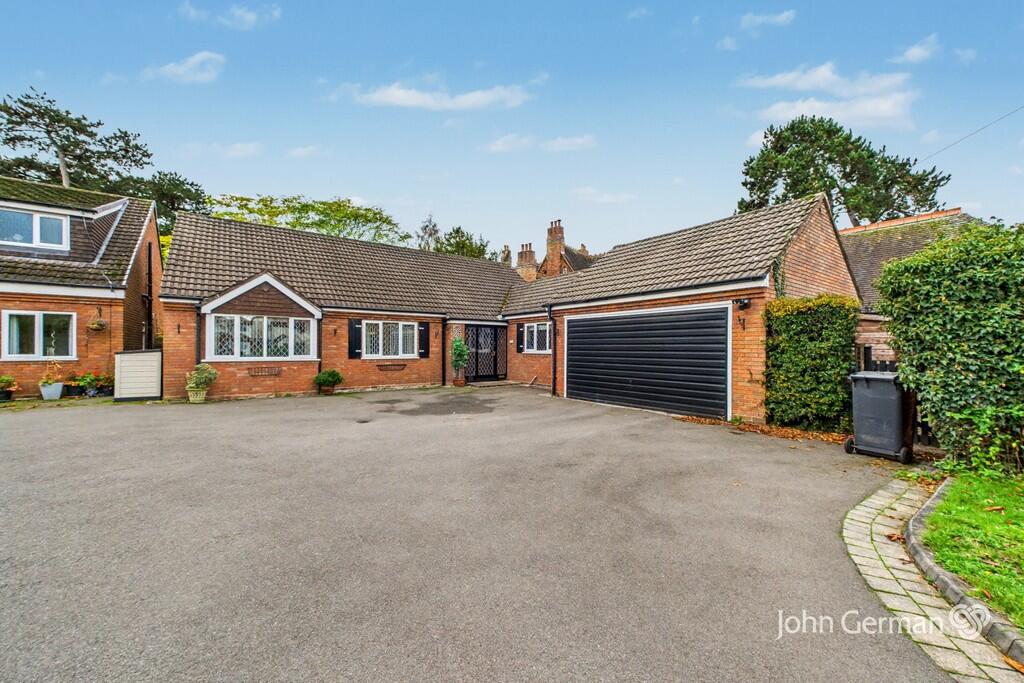 3-bed detached on Alrewas Road, Kings Bromley, £550,000