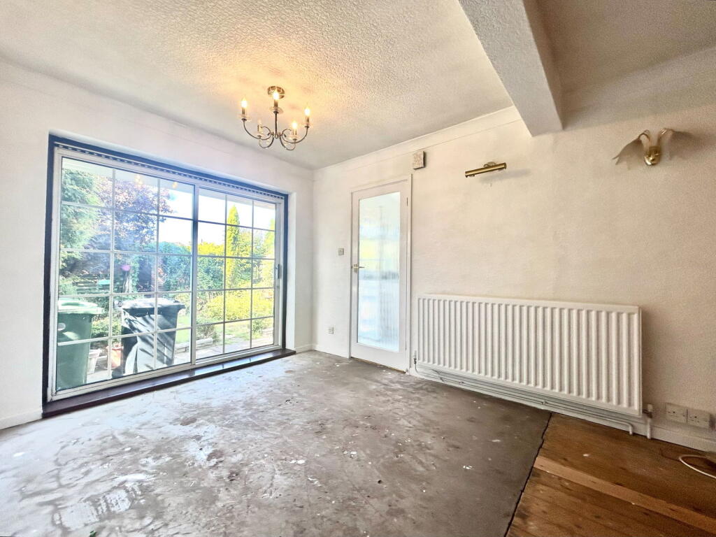 Manor Drive, Lower Gornal photo 4