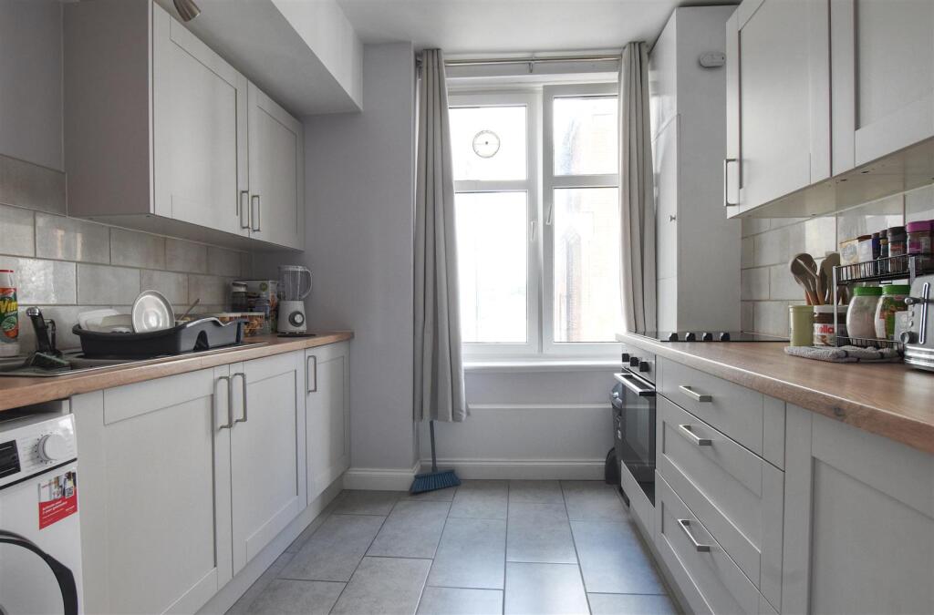 Apartment in Bexhill-on-Sea, Central - View 3