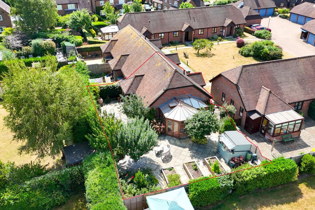2-bed bungalow on Thame, Oxfordshire, OX9, £499,950