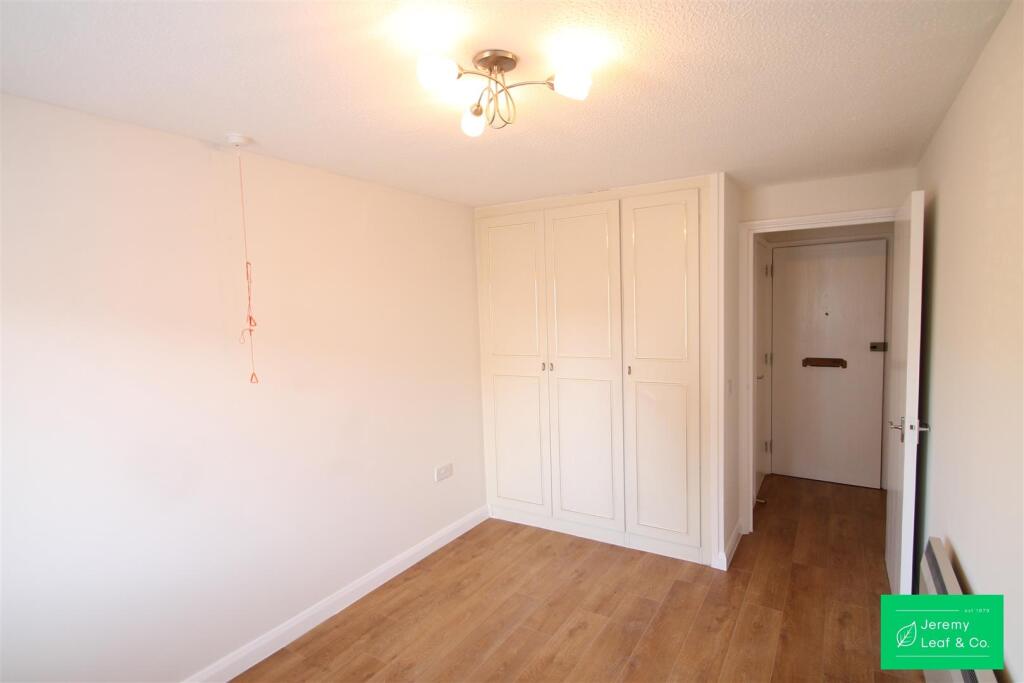Stokes Court, East Finchley, London - View 6