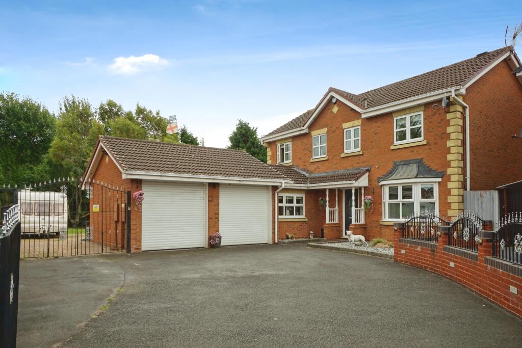 4-bed detached on Narraway Grove, Tipton, DY4, £500,000