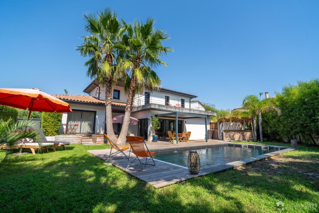 Main image of property: Provence-Alps-Cote d`Azur, Var, Six-Fours-les-Plages