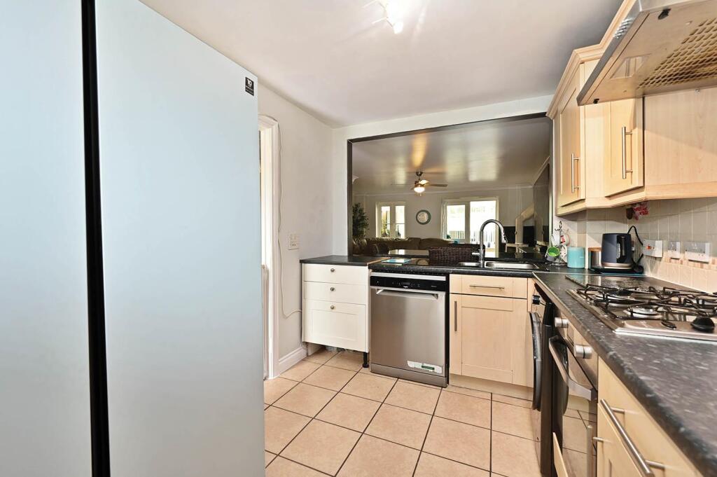 House in Basingstoke and Deane, The Fairways, Kempshott Park - View 5