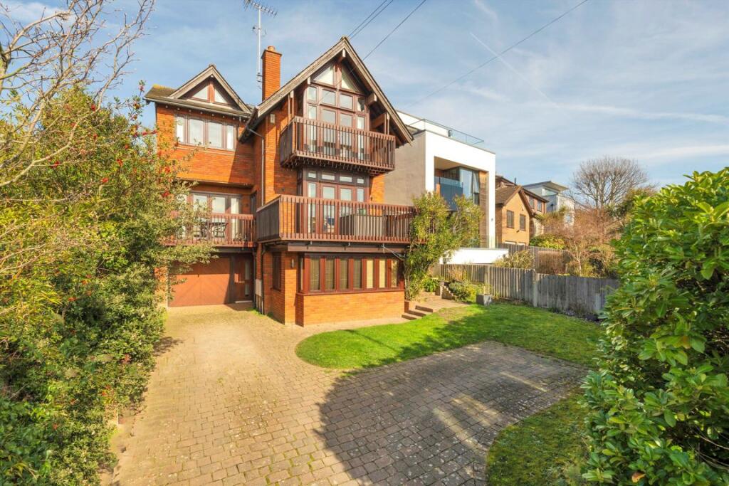 House in London, Cottenham Park, Raynes Park