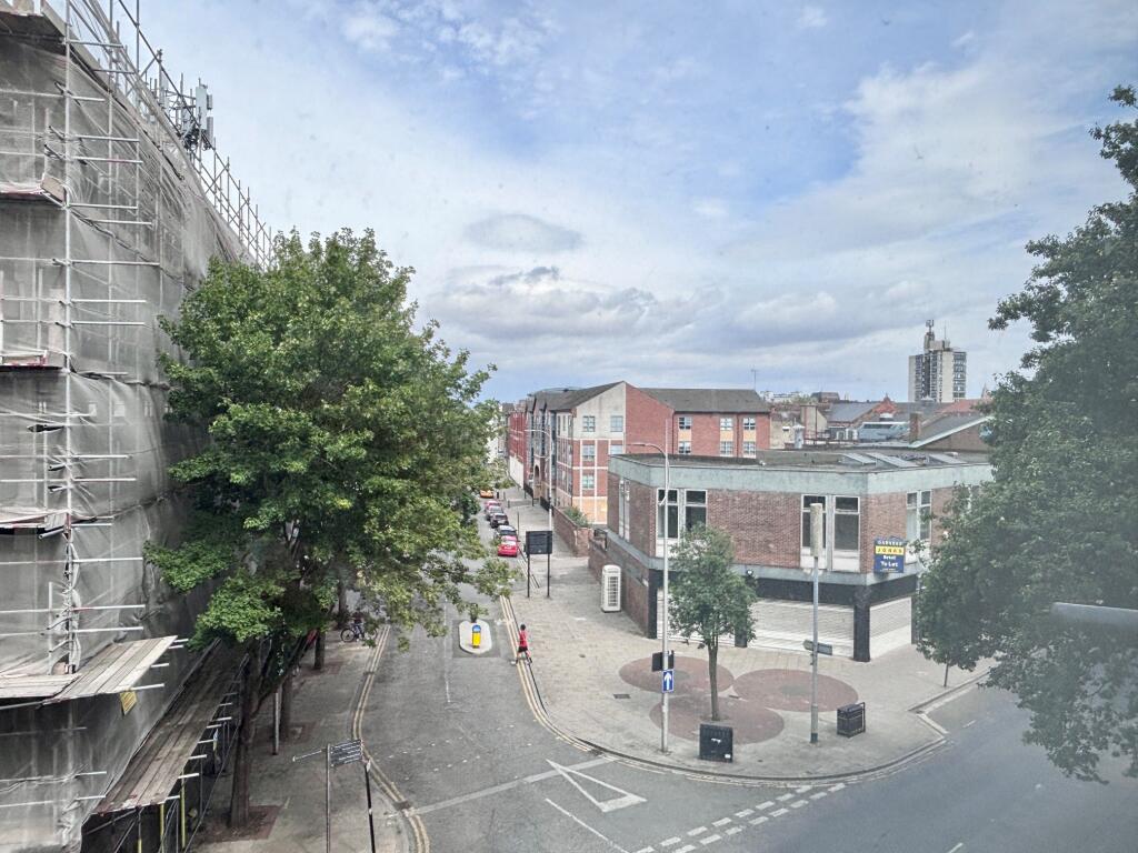 Apartment in Hull - View 4