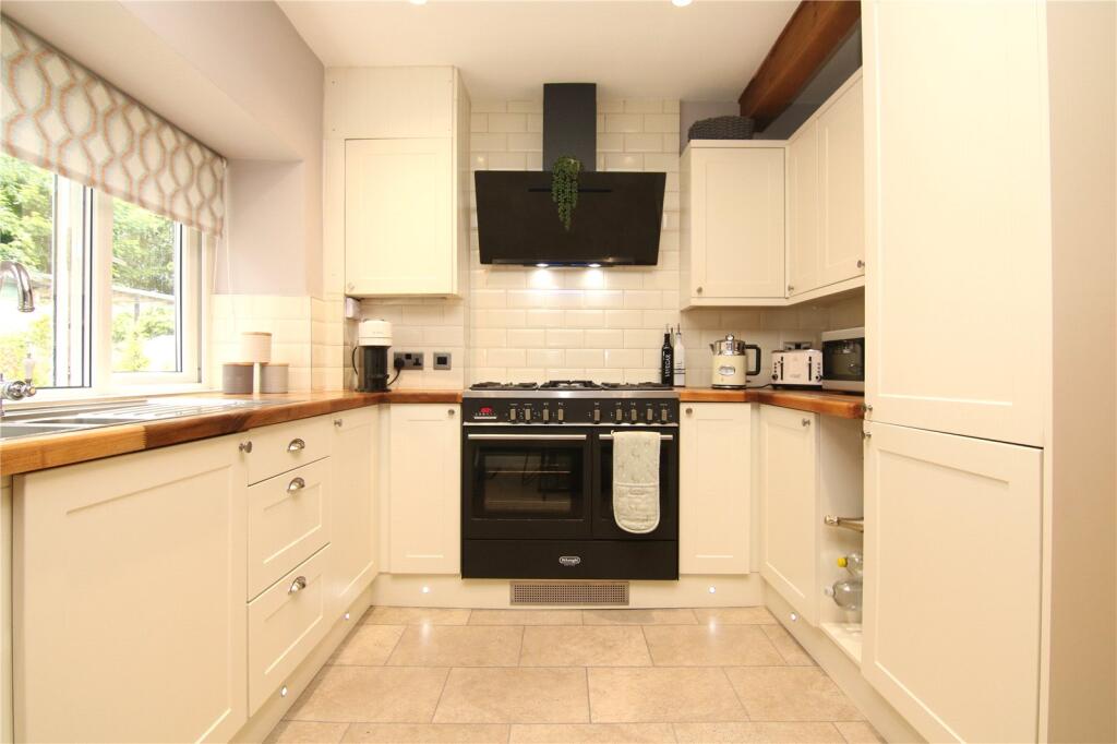 Wheatlands Lane, Cross Hills, BD20 photo 4