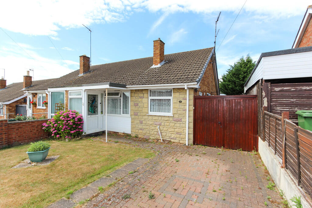 2-bed bungalow on Clare Road, Wellingborough, £235,000