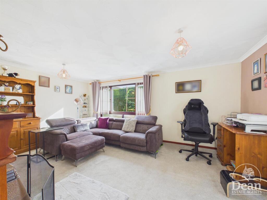 House in Gloucester - View 4