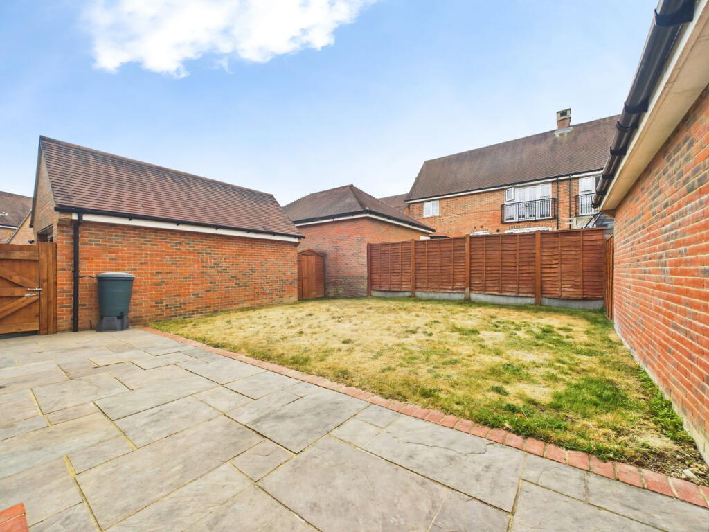 House in Horsham, Colgate - View 5