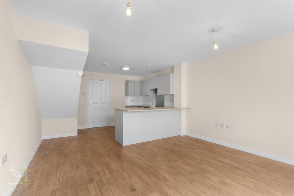 House in Worcester - View 4